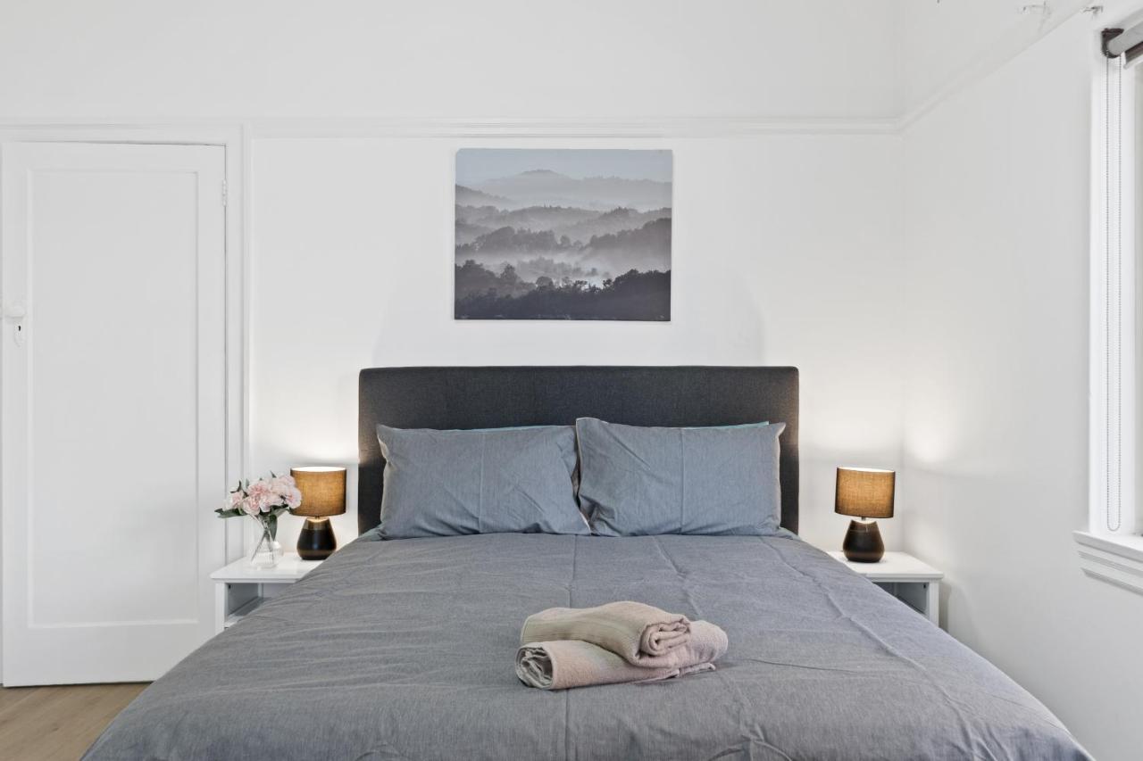 Burwood City Newly Renovated 2 Bed 2 Bath Free Private Parking Big Apt Sydney Zewnętrze zdjęcie