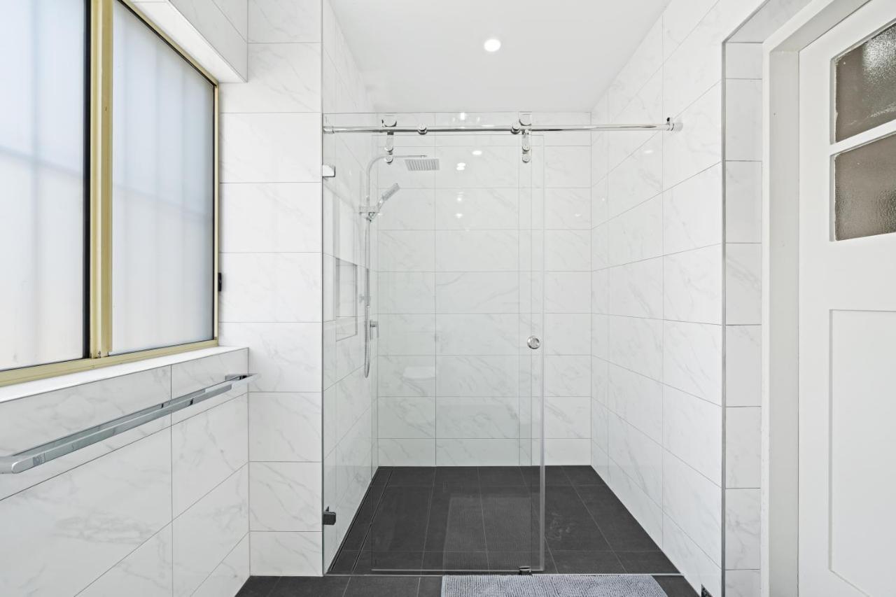 Burwood City Newly Renovated 2 Bed 2 Bath Free Private Parking Big Apt Sydney Zewnętrze zdjęcie